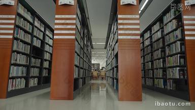 图书馆存放图书的书架